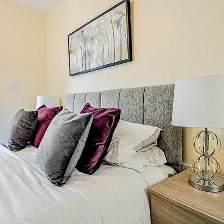 Kings Quarter - Four Bed Apartment - #0202 Maidenhead Buitenkant foto